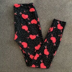 LuLaRoe Hearts and Arrows Print Leggings. OS